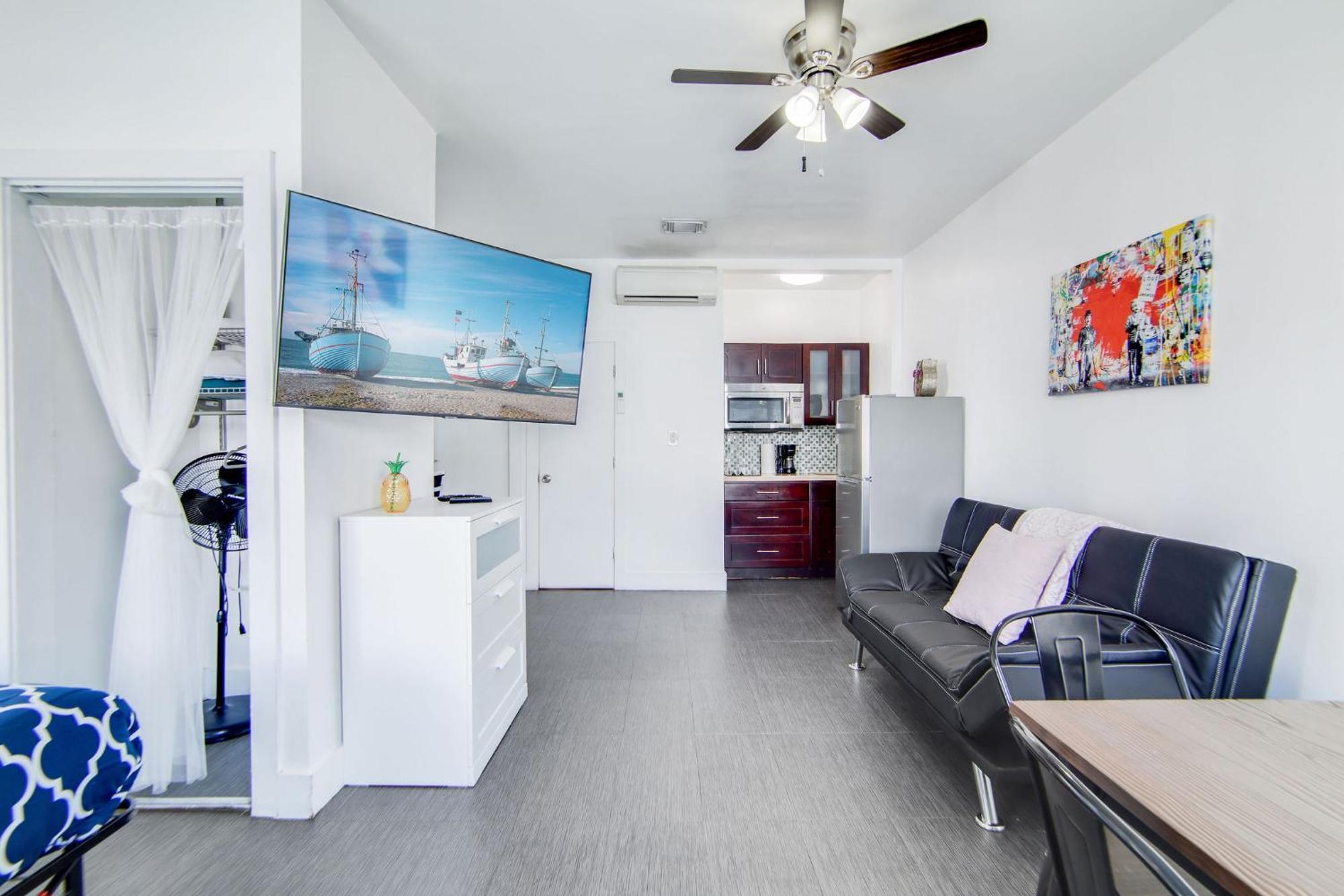 Charming Large Studio Near Ocean Dr - South Beach ไมอามีบีช ภายนอก รูปภาพ