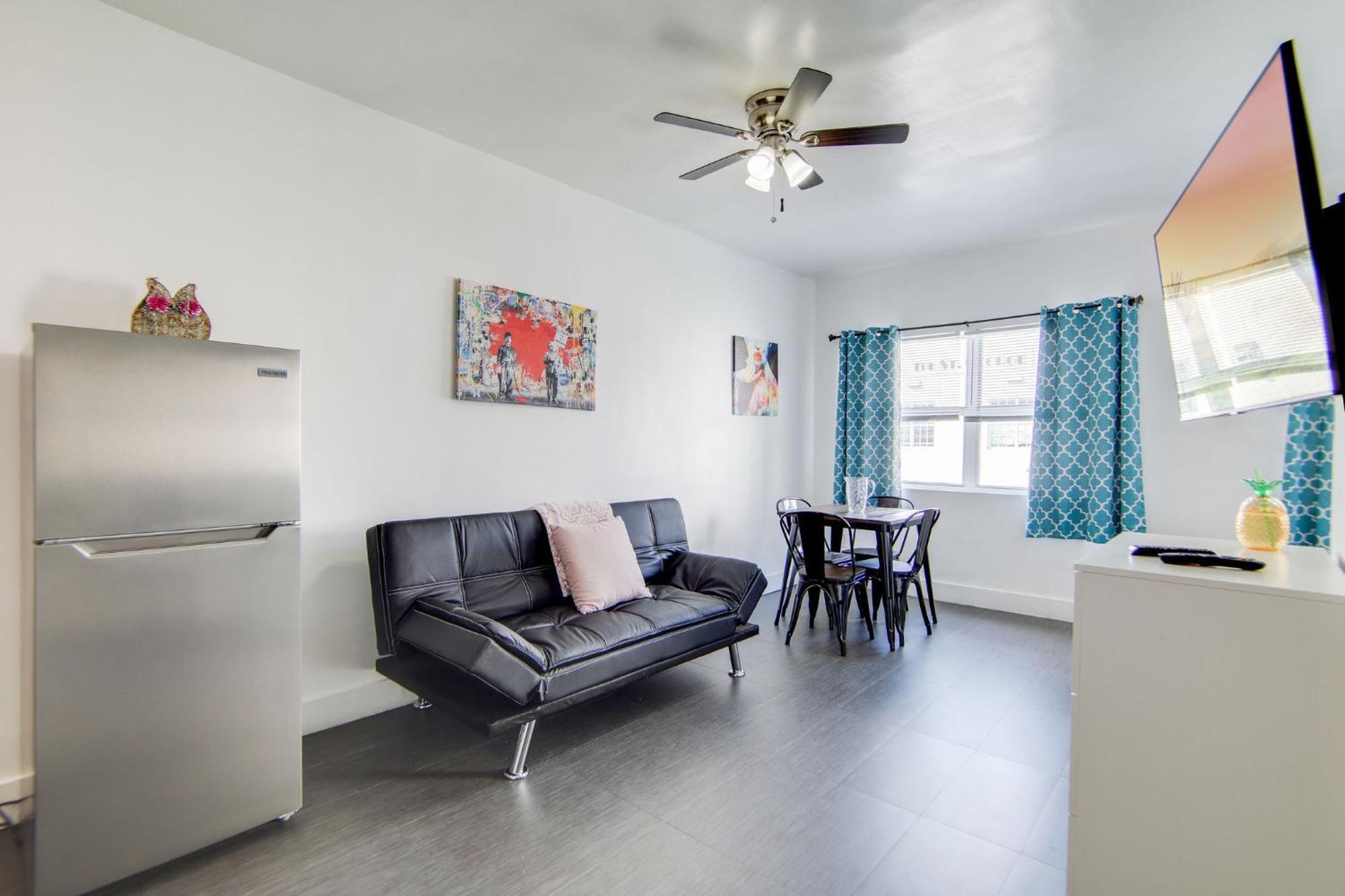 Charming Large Studio Near Ocean Dr - South Beach ไมอามีบีช ภายนอก รูปภาพ