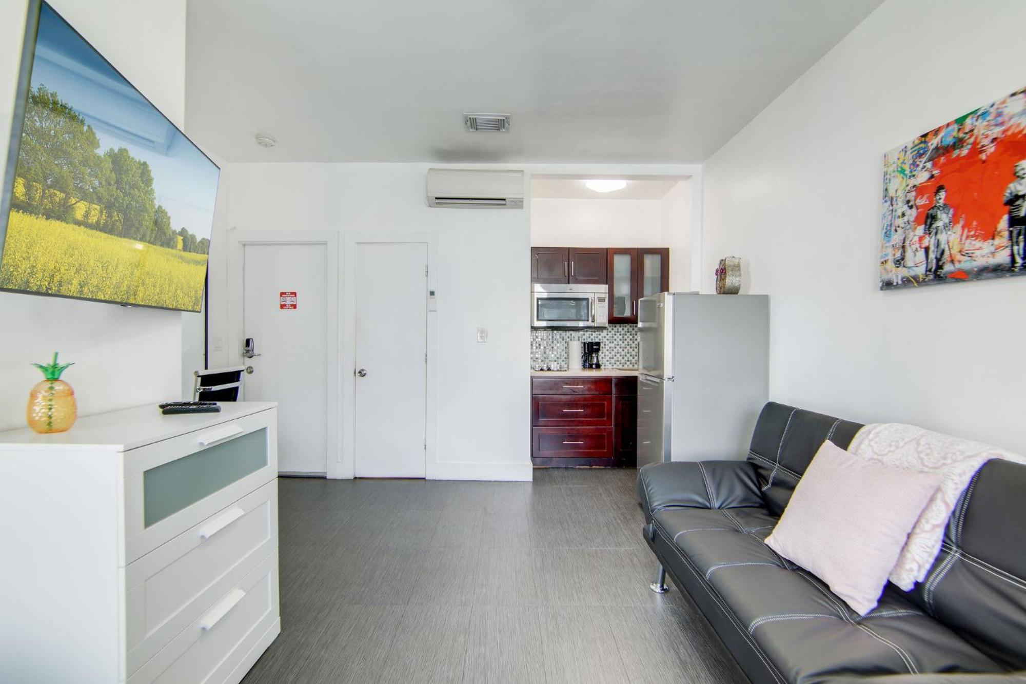 Charming Large Studio Near Ocean Dr - South Beach ไมอามีบีช ภายนอก รูปภาพ