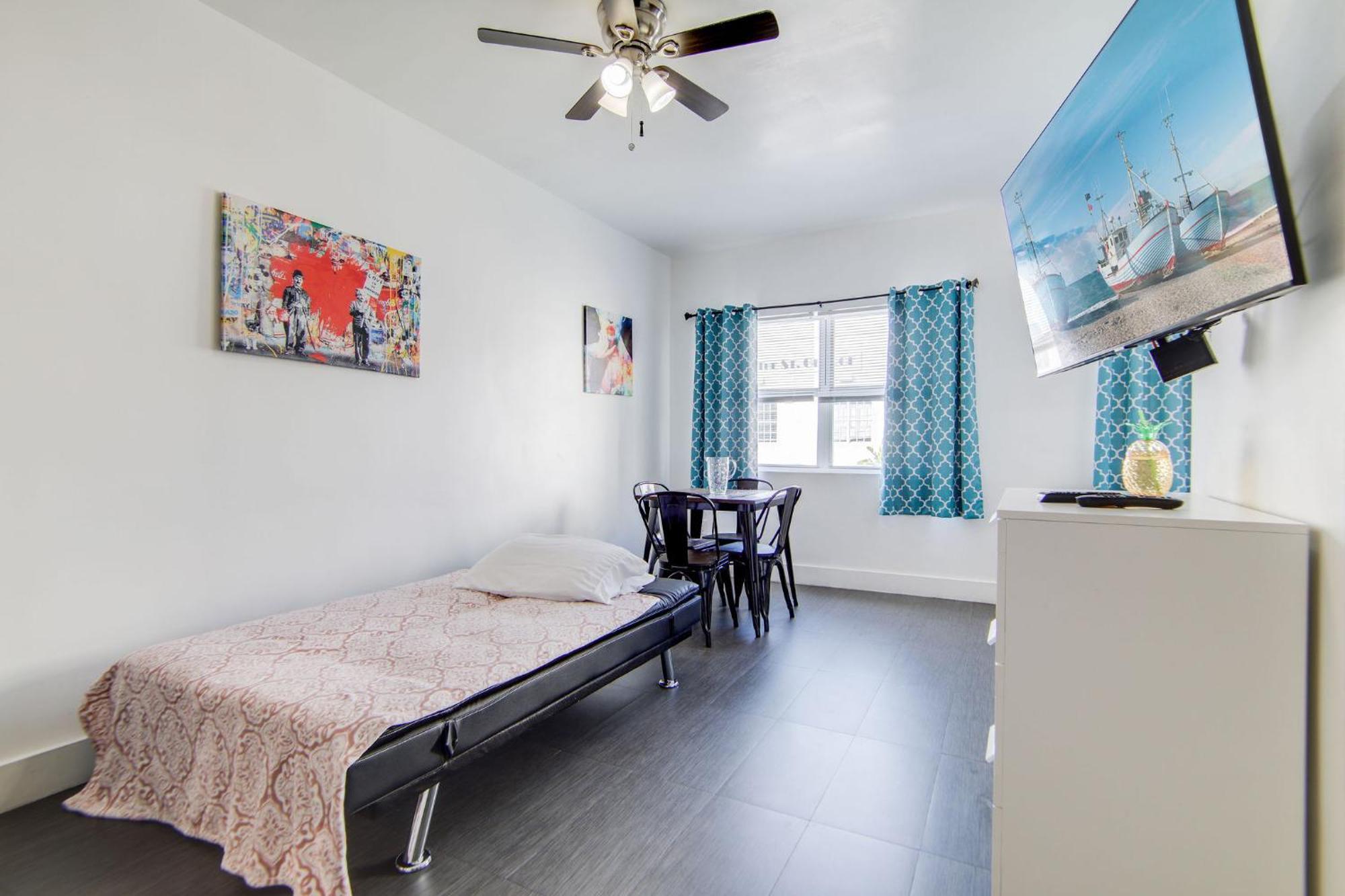 Charming Large Studio Near Ocean Dr - South Beach ไมอามีบีช ภายนอก รูปภาพ